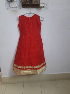 Shaining Red  Gown Whitout Sleev