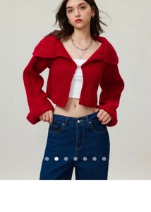 Chic Red Cropped Knit Cardigan