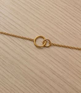 Dainty Interlocking Circles Bracelet