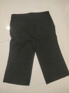 Imported Old Navy Black Capri Pants