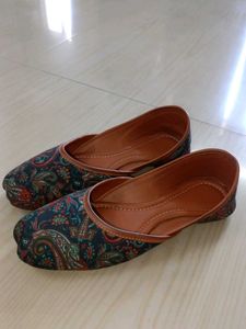 Paisley Print Juttis