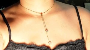Anti tarnish Sparkling Flower Pendant Necklace