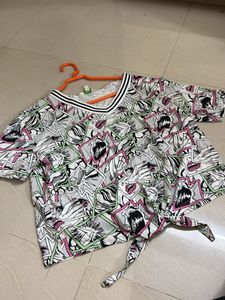 Graphic Print Cropped V-Neck Top
