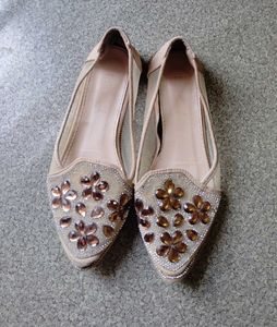 Embellished Floral Pointed Toe Ballerinas
