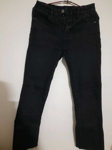 Black Cropped Jeans