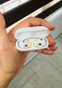 Apple AirPods Pro (2nd Gen) with Case