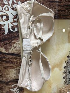 Victoria’s secret off white Lace Bra