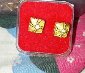 Set of Elegant Golden Tone Earrings
