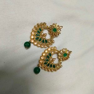 Elegant Gold &amp; Green Earrings