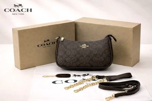 COACH**IMPORTED**12A QUALITY SHOULDER BAG WD box
