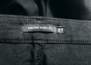 Black Levi's Jeans