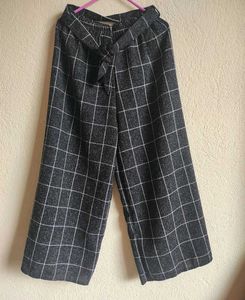 Checked Wide Leg Trousers(waist 28, fits till 32)