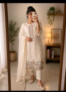 Elegant ivory kurta set with dupatta