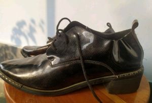 Unisex Pointy Toe Block Patent Leather Derby Shoes