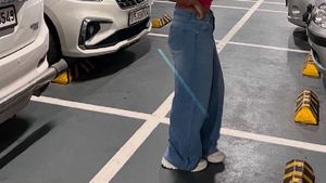 Newme Asia jeans not used new medium to large