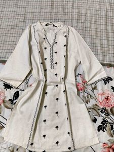 Off-White Kurta with Black Palm Tree Embroidery