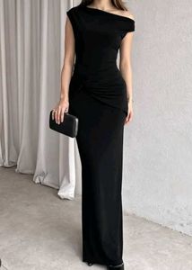 Elegant Black One-Shoulder Maxi Dress
