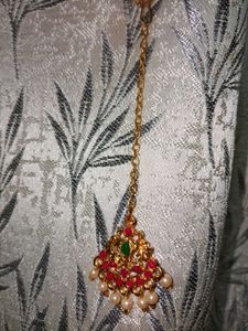 Elegant Maang Tikka with Pearls