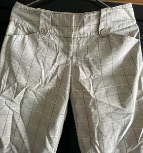 🩳 Stylish Plaid Knee-Length Shorts 🩳