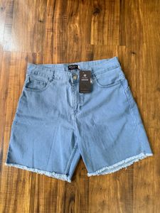 Women Light Wash Denim Cut-Off Shorts