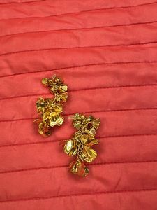 Gold Flower Drop Earrings NEVER WORN BEFORE
