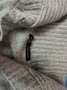 Gray Knit Cardigan Has Pocket Of Both Sides