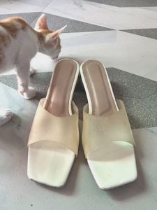 Chic White Block Heel Mules