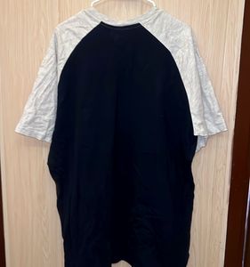 ✨ Uniqlo Graphic Raglan T-Shirt