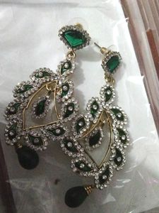 Elegant Green &amp; Crystal Earrings
