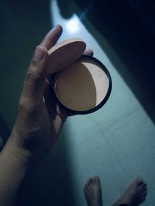 Huda Beauty 2 in 1 Compact &amp; Concealer