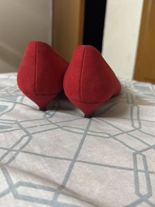 red shoe