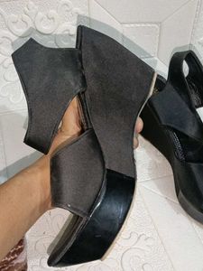 Stylish Black Wedge Sandals