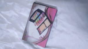Multi-Color Eyeshadow &amp; Face Makeup Palette