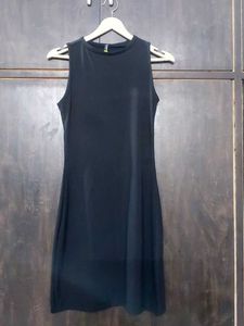 Sleek Black Sleeveless Dress