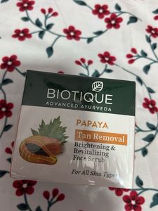 Biotique Papaya Tan Removal Face Scrub