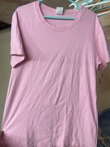 pink tshirt