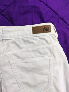 VERO MODA RIPPED JEANS