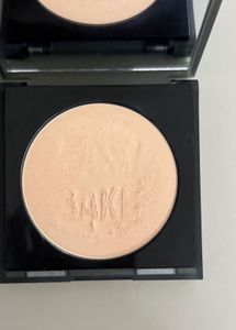 HUDA BEAUTY Easy Bake and Snatch Powder