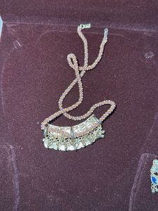 Elegant Gold Tone Necklace &amp; Earring Set