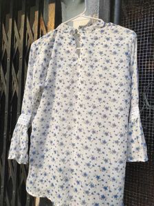 Chic Floral Print Top with Lace Details