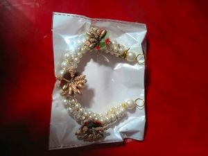 Exquisite Pearl &amp; Floral Maang Tikka