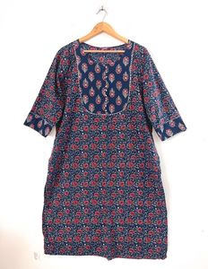 Multicolour Printed Straight Fit Kurti (Women)