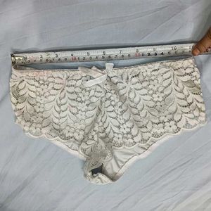 😍 Lace Trim Briefs
