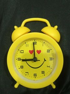 💫Cute Heart Smiley Face Yellow-White Alarm Clock!