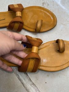 Stylish Brown Toe-Ring Sandals