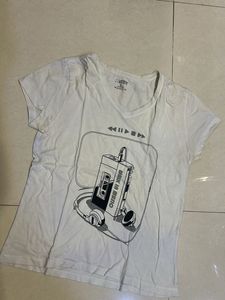 basic white tshirt