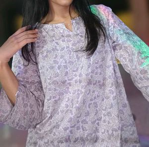 Elegant Floral Print Kimono with cargo jeans
