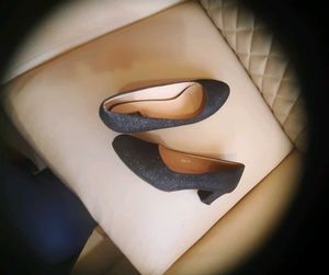 Flat n Heels Black Pumps