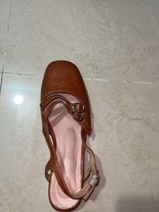 Stylish Brown Strappy Flats