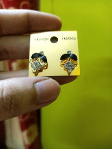 Elegant Black &amp; Crystal Stud Earrings